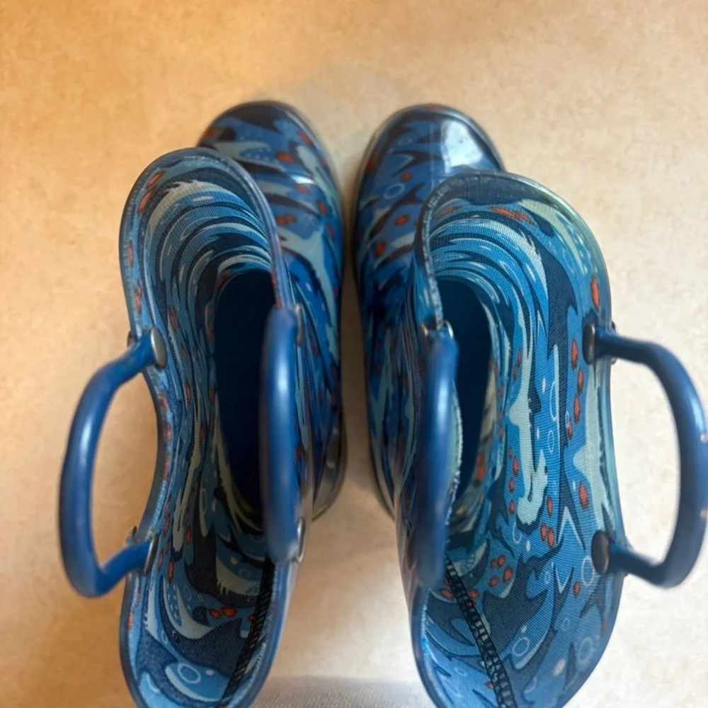 Western Chief Shark Chase Light Up Blue‎ Rain Boots Kids Size 10 Outdoor Novelty
